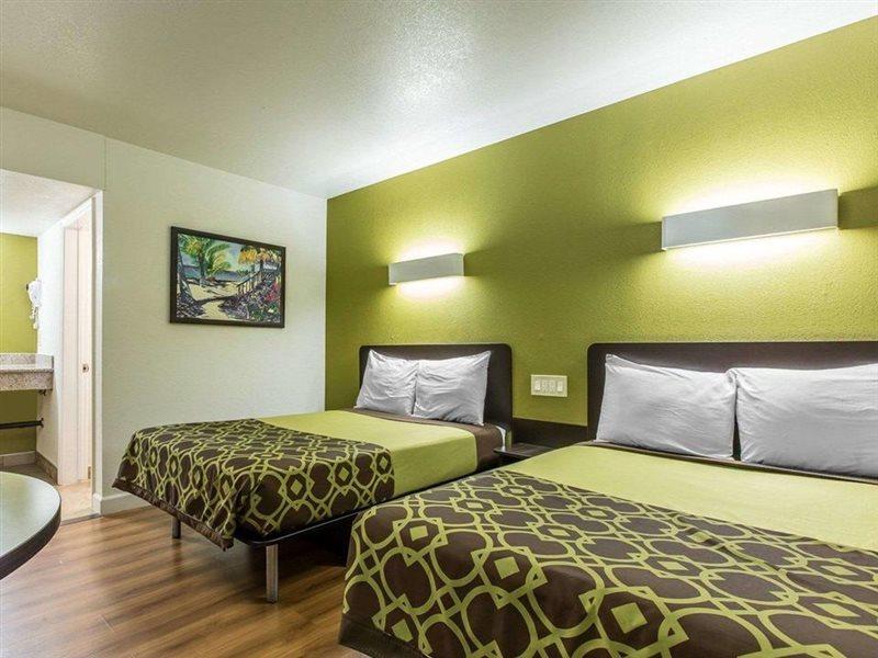 Rodeway Inn Downtown Hanford Buitenkant foto
