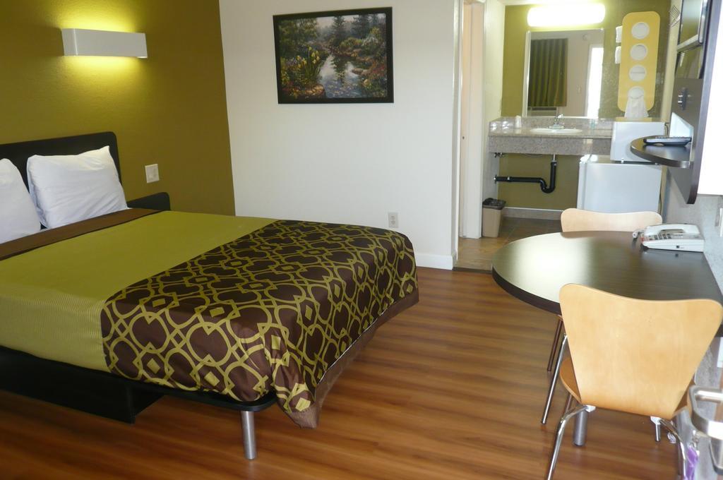 Rodeway Inn Downtown Hanford Kamer foto