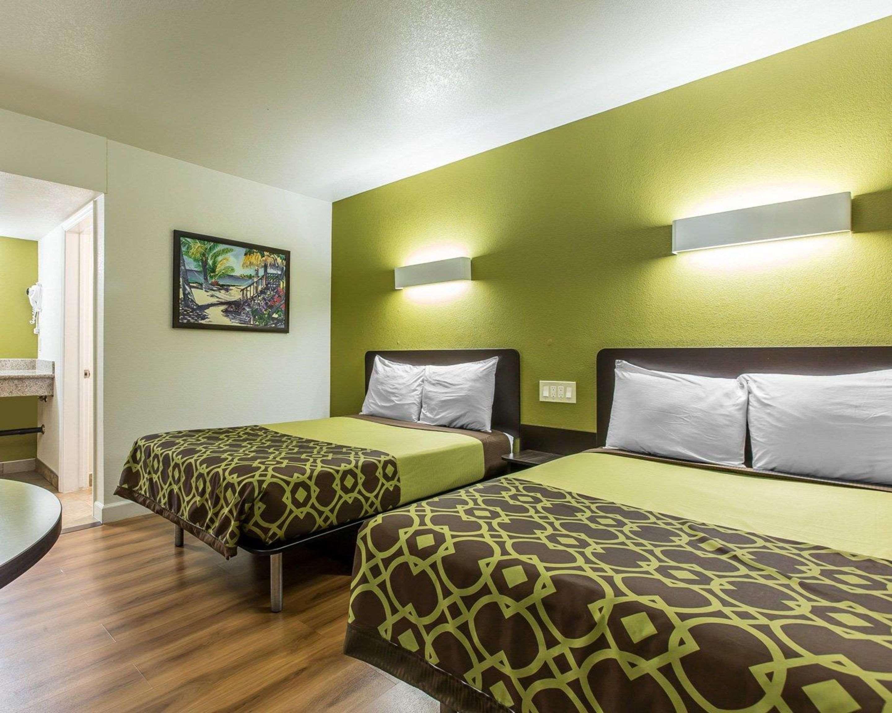 Rodeway Inn Downtown Hanford Buitenkant foto