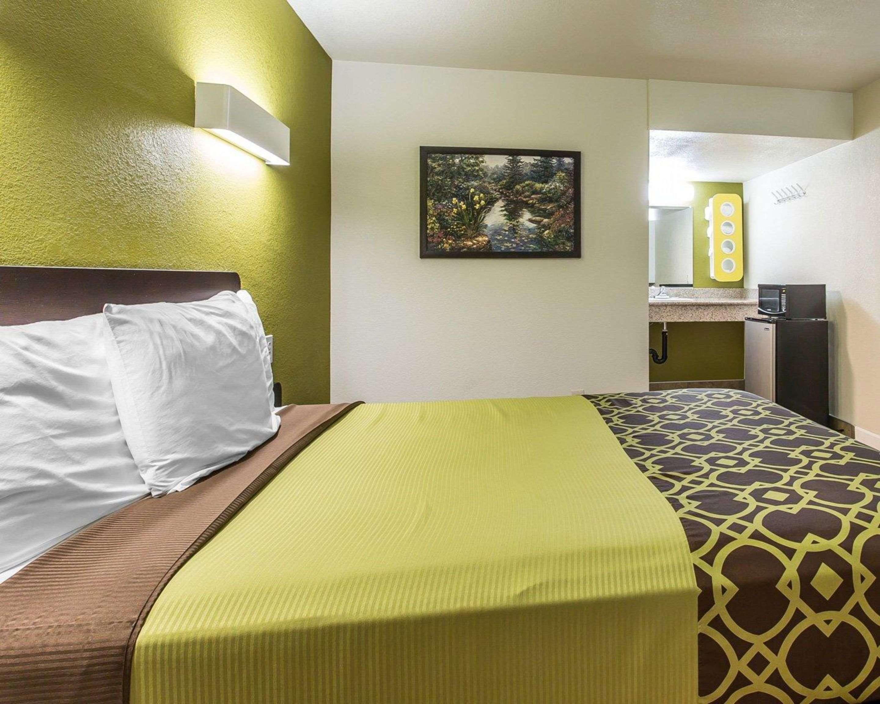 Rodeway Inn Downtown Hanford Buitenkant foto