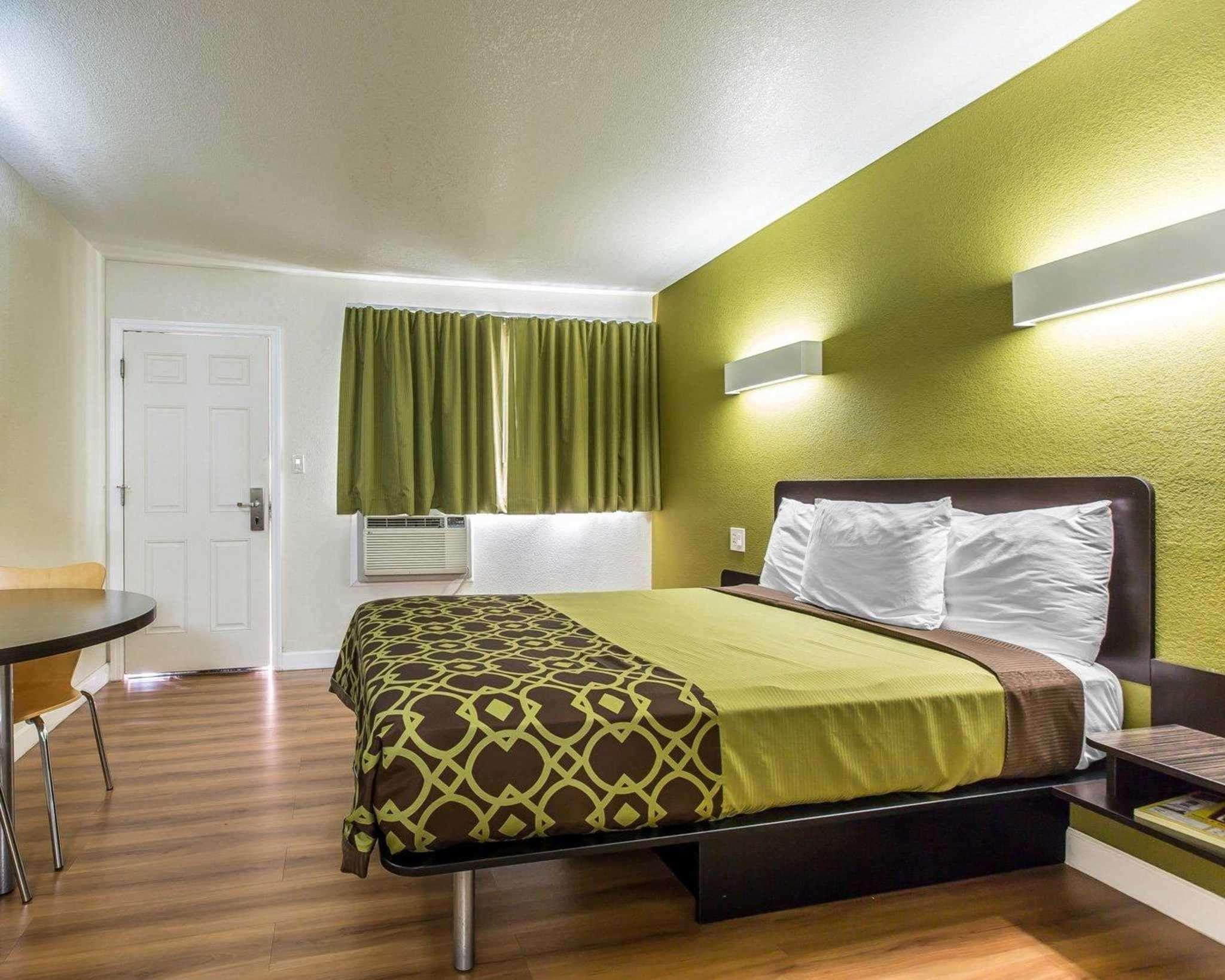 Rodeway Inn Downtown Hanford Buitenkant foto