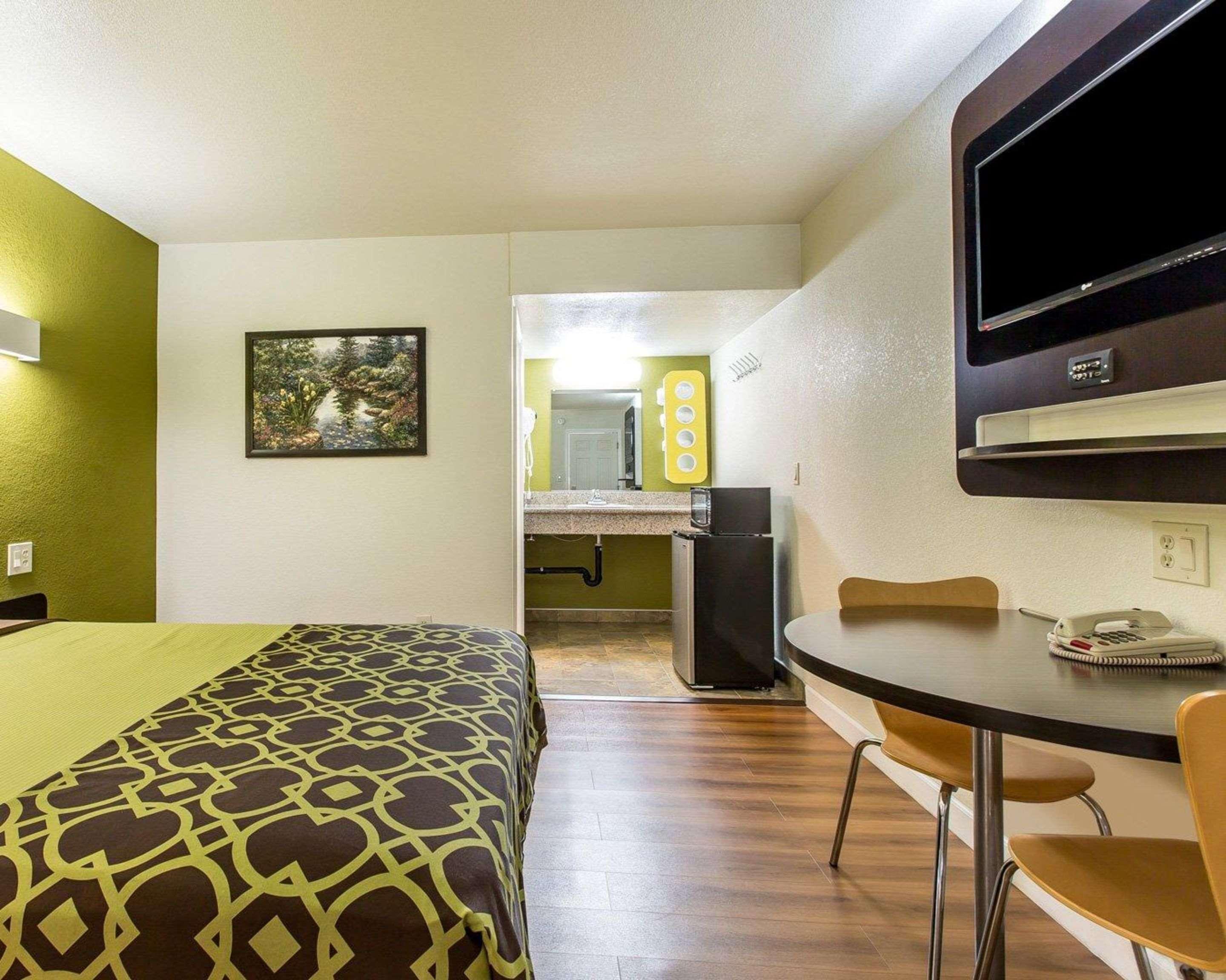 Rodeway Inn Downtown Hanford Buitenkant foto