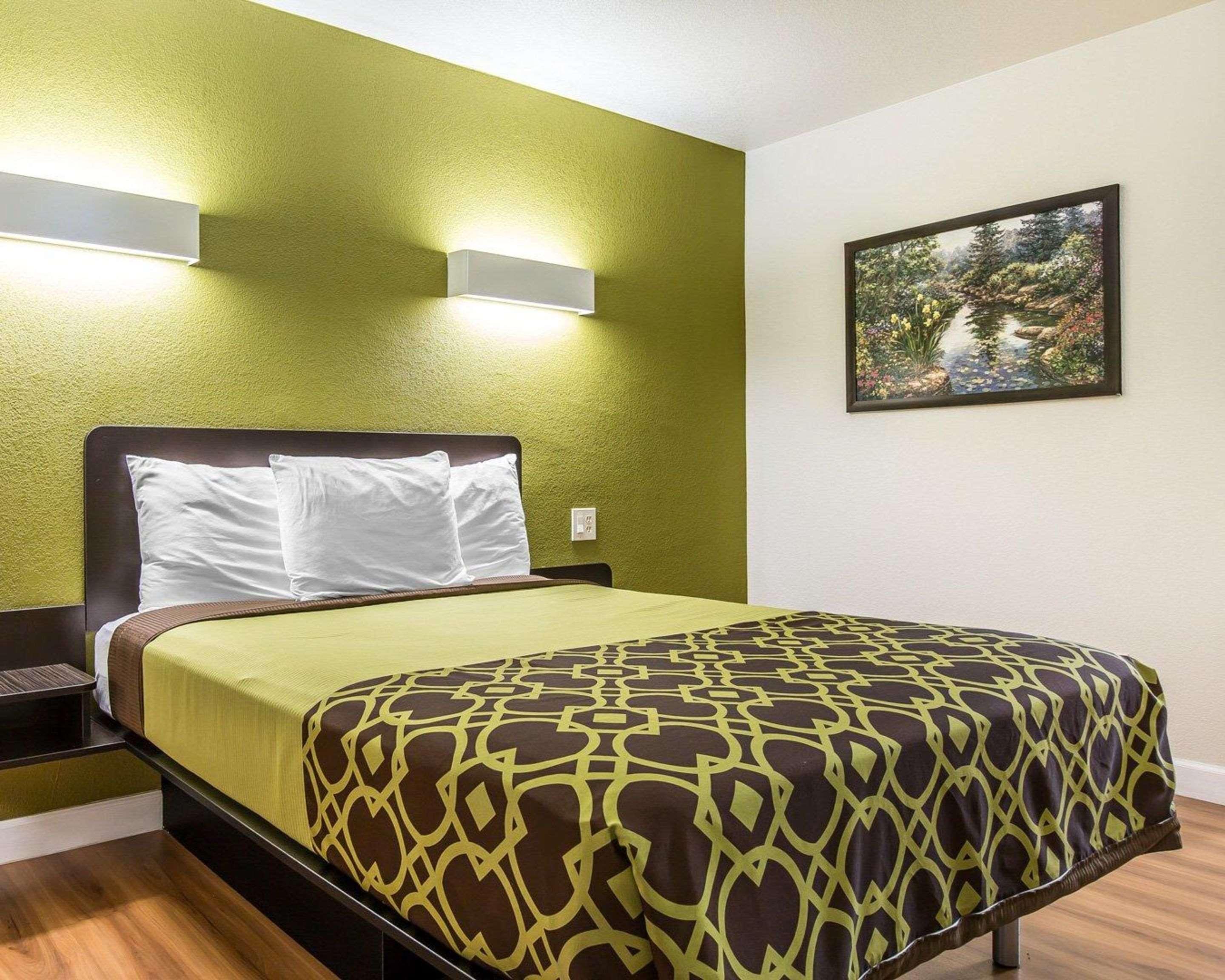 Rodeway Inn Downtown Hanford Buitenkant foto