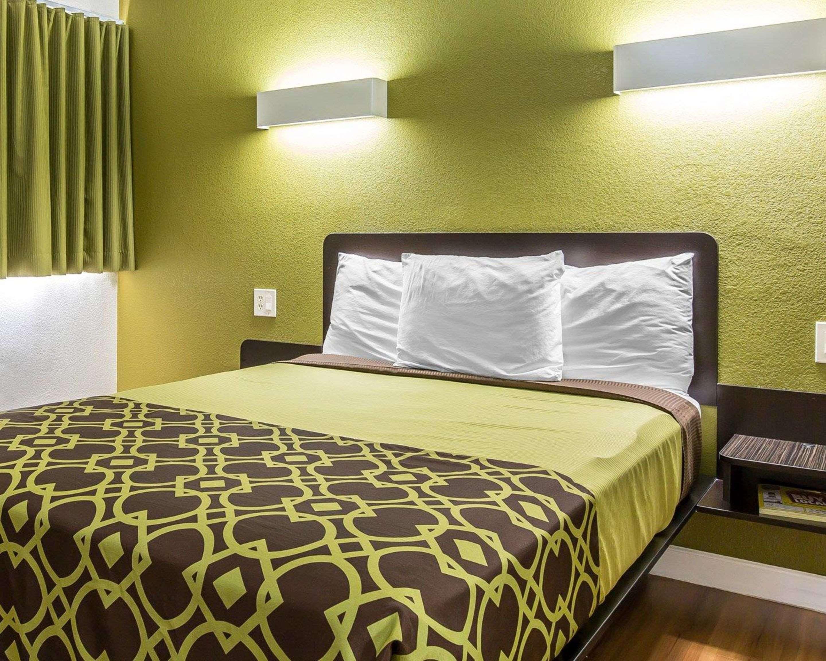 Rodeway Inn Downtown Hanford Buitenkant foto