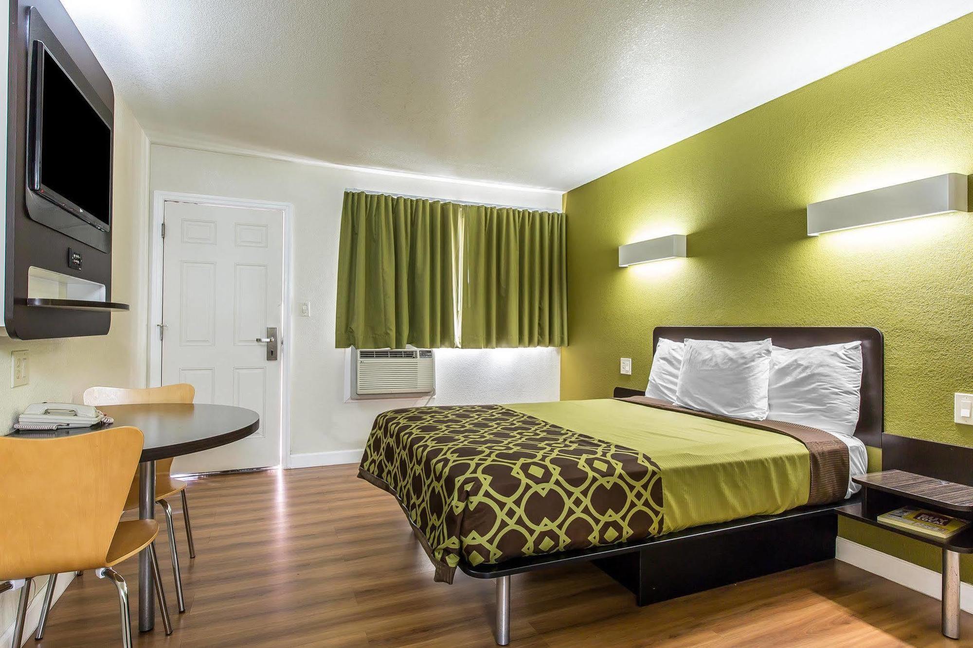 Rodeway Inn Downtown Hanford Buitenkant foto