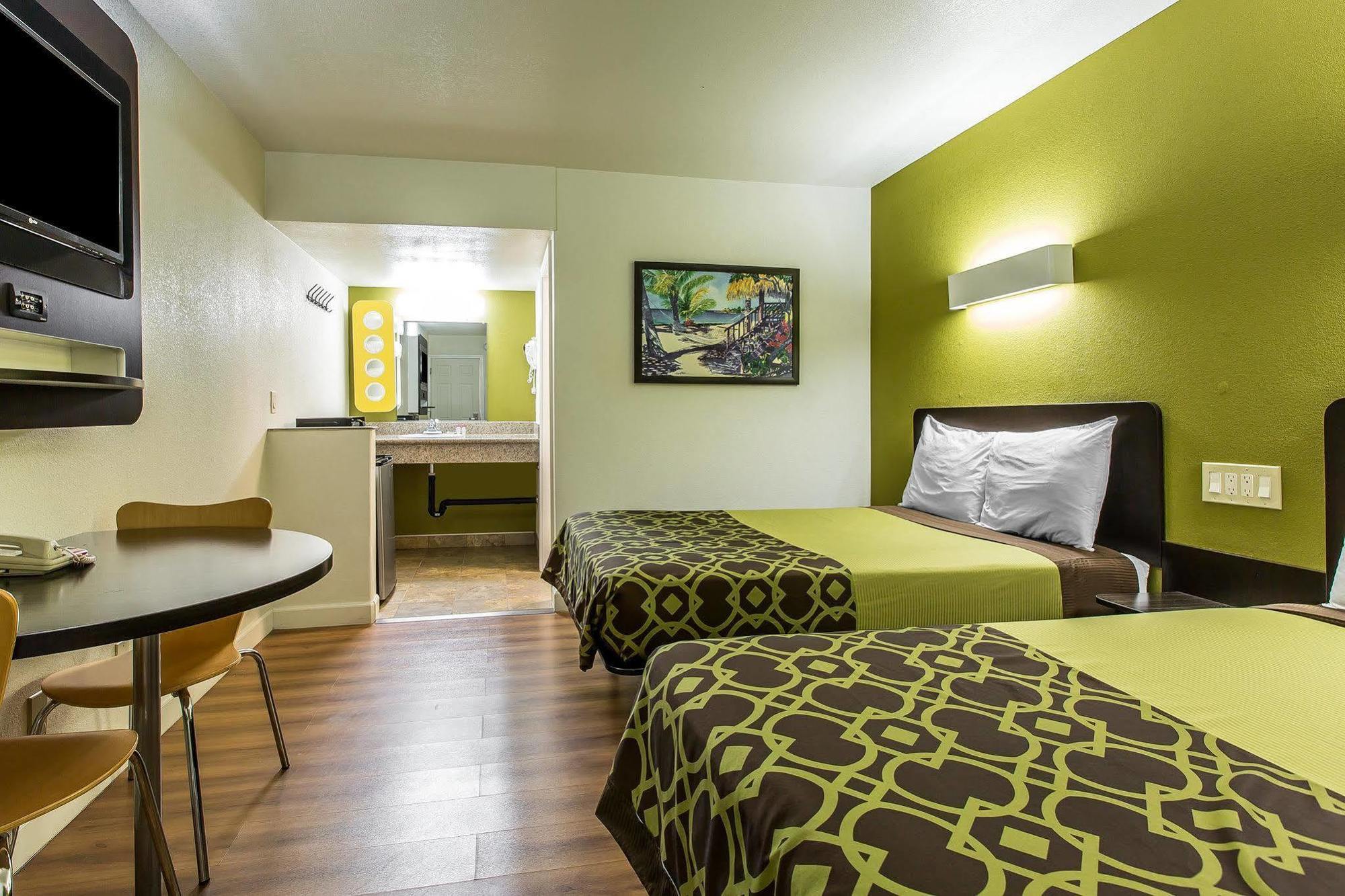 Rodeway Inn Downtown Hanford Buitenkant foto